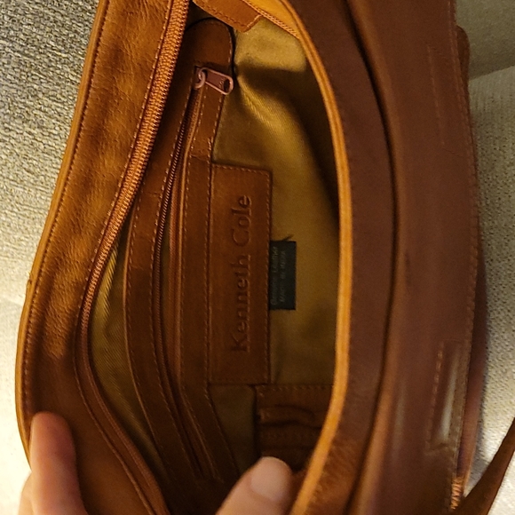 Kenneth Cole brown / Cognac Leather purse - Picture 4 of 5